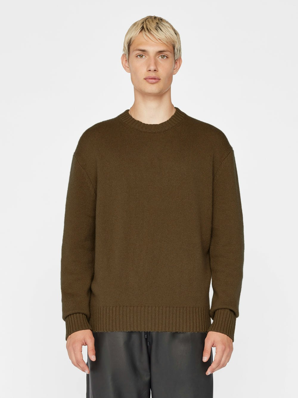 sweater front view alt:hover